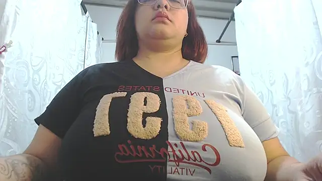 Snapshot of mia_donatto369 chatting on June 4, 12:33 pm mia donatto369 online show from June 4, 12:33 pm