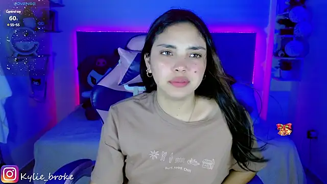 Snapshot of Kylie_brokee chatting on January 5, 12:20 am Kylie brokee online show from January 5, 12:20 am