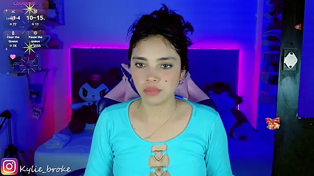 Snapshot of Kylie_brokee chatting on January 29, 12:33 am Kylie brokee online show from January 29, 12:33 am