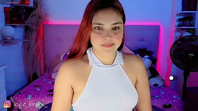 Kylie brokee online show from February 27, 9:04 pm