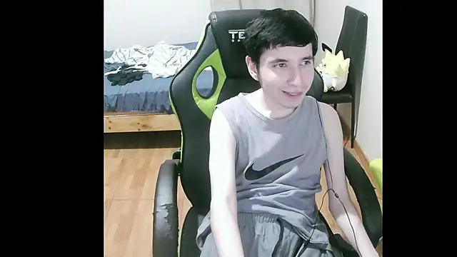 Snapshot of Twink_martinboy chatting on January 11, 1:37 am Twink martinboy online show from January 11, 1:37 am