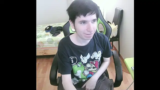 Snapshot of Twink_martinboy chatting on January 18, 5:04 pm Twink martinboy online show from January 18, 5:04 pm