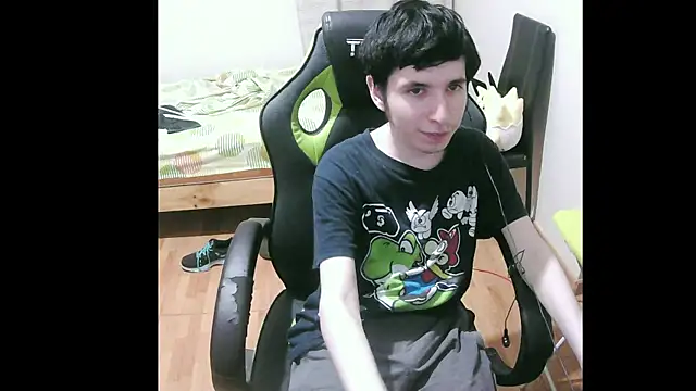 Snapshot of Twink_martinboy chatting on February 1, 5:49 am Twink martinboy online show from February 1, 5:49 am