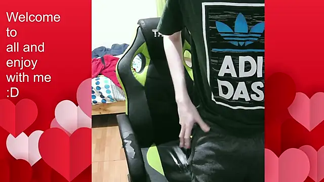 Snapshot of Twink_martinboy chatting on November 1, 12:01 am Twink martinboy online show from November 1, 12:01 am