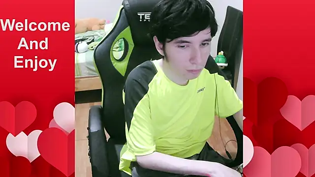 Snapshot of Twink_martinboy chatting on July 15, 2:50 am Twink martinboy online show from July 15, 2:50 am