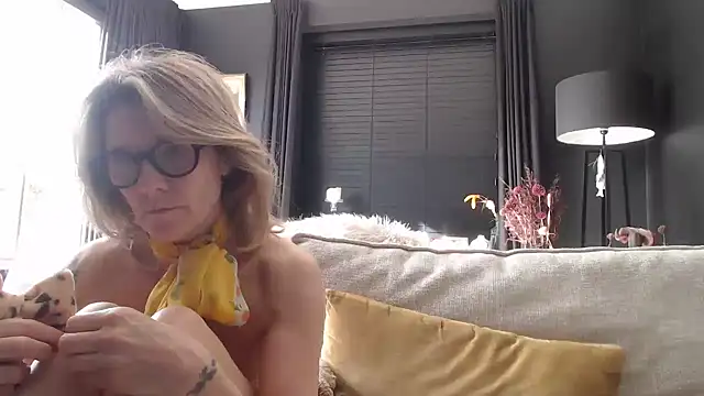 godinflower online show from April 5, 3:20 pm