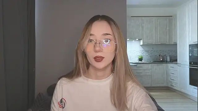 Snapshot of VikiSea chatting on March 7, 1:07 pm VikiSea online show from March 7, 1:07 pm