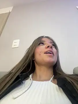 Snapshot of AmmyJones_ chatting on April 21, 6:44 pm AmmyJones online show from April 21, 6:44 pm