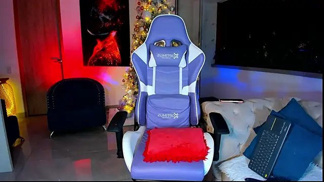 Snapshot of miss_sophie98 chatting on January 8, 1:52 am miss sophie98 online show from January 8, 1:52 am