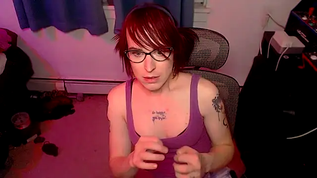 Snapshot of RyffBurnz chatting on February 8, 2:48 am RyffBurnz online show from February 8, 2:48 am