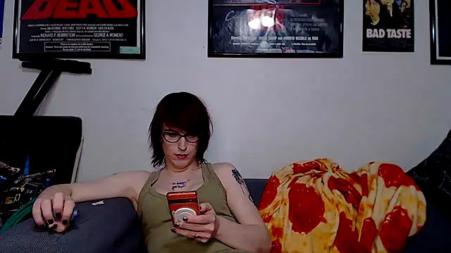 Snapshot of RyffBurnz chatting on April 28, 11:32 pm RyffBurnz online show from April 28, 11:32 pm