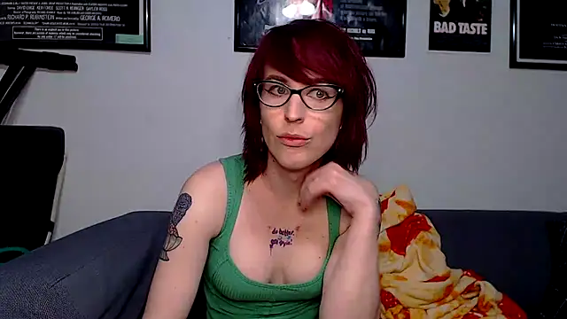 Snapshot of RyffBurnz chatting on May 1, 12:48 am RyffBurnz online show from May 1, 12:48 am