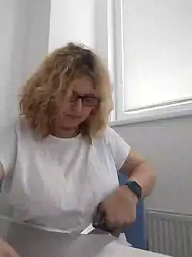 Snapshot of SexyHotSusan chatting on January 20, 8:41 am SexyHotSusan online show from January 20, 8:41 am