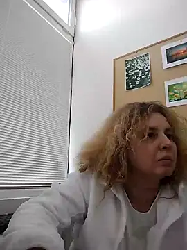 Snapshot of SexyHotSusan chatting on February 4, 9:28 am SexyHotSusan online show from February 4, 9:28 am