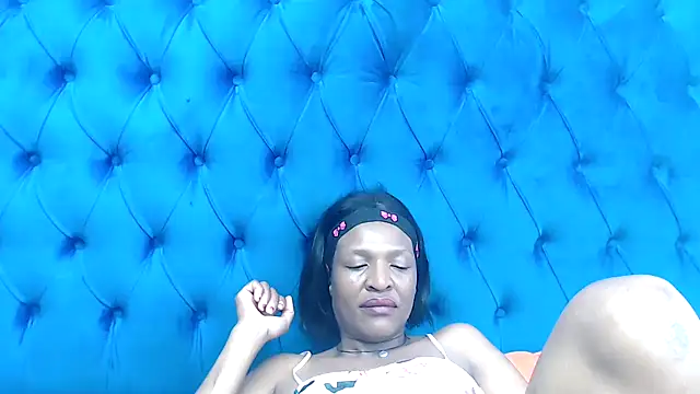 Snapshot of SpicyQueenxxxx chatting on April 2, 9:51 am SpicyQueenxxxx online show from April 2, 9:51 am