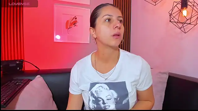 Snapshot of Nahiajhonson_ chatting on February 18, 12:12 pm Nahiajhonson online show from February 18, 12:12 pm