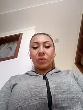 coral smitth online show from April 10, 5:39 pm