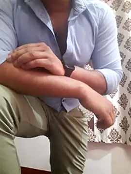 Snapshot of Guyinshortss chatting on July 9, 7:51 pm Guyinshortss online show from July 9, 7:51 pm