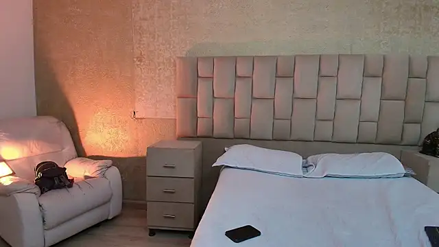 EmmaTorres  online show from March 21, 8:40 pm