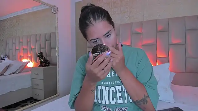 EmmaTorres  online show from October 8, 8:28 pm