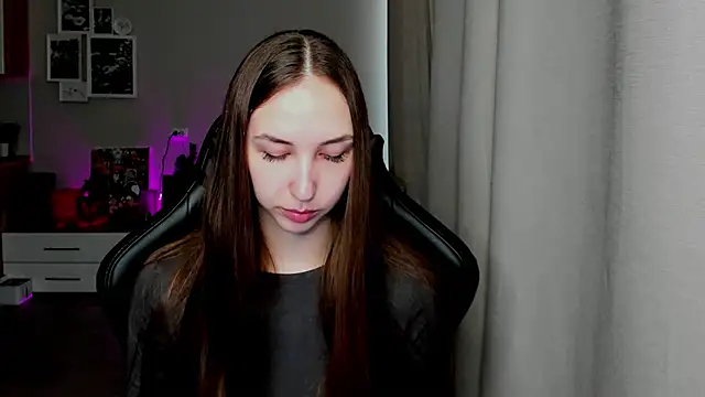 Snapshot of Sm0ly chatting on April 28, 1:59 am Sm0ly online show from April 28, 1:59 am