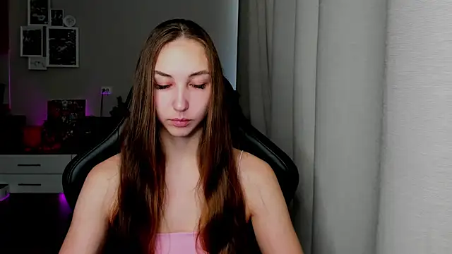 Snapshot of Sm0ly chatting on June 21, 3:31 am Sm0ly online show from June 21, 3:31 am