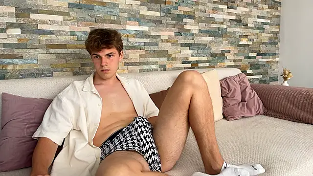 Snapshot of dymonted chatting on February 9, 12:20 pm dymonted online show from February 9, 12:20 pm