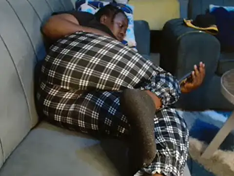 Snapshot of leslysexygirl chatting on February 7, 6:02 pm leslysexygirl online show from February 7, 6:02 pm