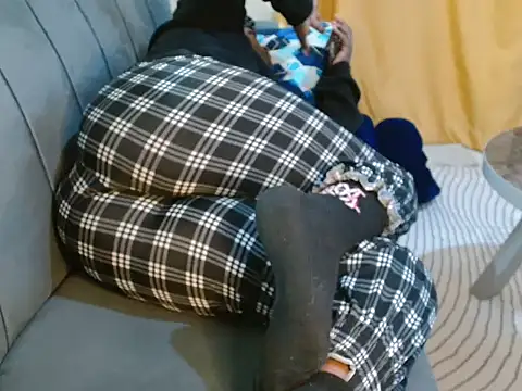 Snapshot of leslysexygirl chatting on September 23, 6:16 am leslysexygirl online show from September 23, 6:16 am