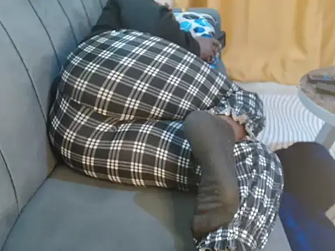 Snapshot of leslysexygirl chatting on October 17, 4:48 am leslysexygirl online show from October 17, 4:48 am