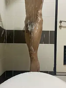 Snapshot of zeck80 chatting on December 13, 8:20 am zeck80 online show from December 13, 8:20 am