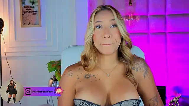 Snapshot of AlessiaLondon chatting on July 13, 10:18 am AlessiaLondon online show from July 13, 10:18 am