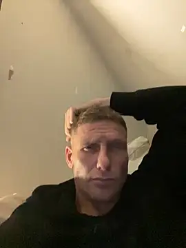 Snapshot of aaronmc311840 chatting on September 18, 3:52 am aaronmc311840 online show from September 18, 3:52 am