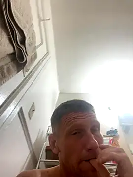 Snapshot of aaronmc311840 chatting on October 1, 9:37 am aaronmc311840 online show from October 1, 9:37 am