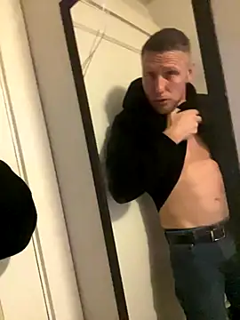 Snapshot of aaronmc311840 chatting on October 25, 2:52 am aaronmc311840 online show from October 25, 2:52 am