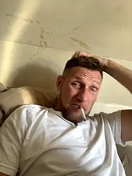 Snapshot of aaronmc311840 chatting on October 25, 6:02 pm aaronmc311840 online show from October 25, 6:02 pm