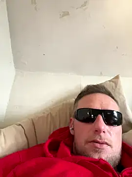 Snapshot of aaronmc311840 chatting on October 30, 7:36 pm aaronmc311840 online show from October 30, 7:36 pm