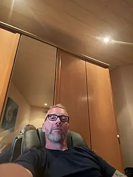 Snapshot of Rockburg chatting on July 9, 7:23 am Rockburg online show from July 9, 7:23 am