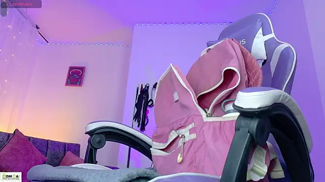 Snapshot of Miss_scarllet_ chatting on June 23, 1:31 pm Miss scarllet online show from June 23, 1:31 pm