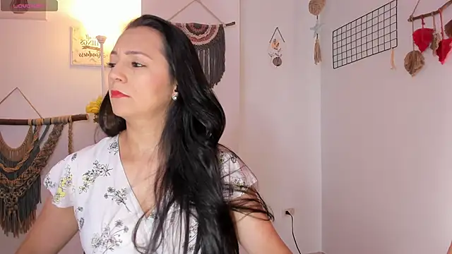 anaruiz  online show from February 27, 9:48 pm