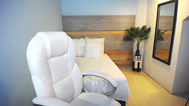 liseth fox online show from February 4, 1:23 am