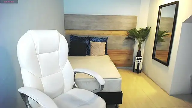 liseth fox online show from March 7, 7:38 pm