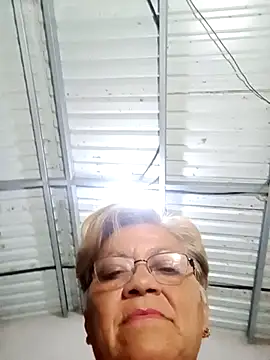 Snapshot of Madrastrahot69 chatting on September 11, 4:01 am Madrastrahot69 online show from September 11, 4:01 am