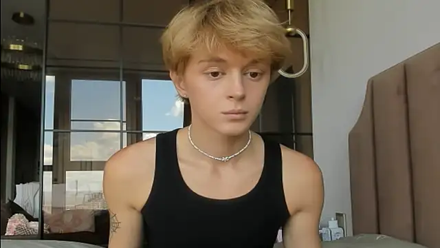 Snapshot of agelandreww chatting on April 27, 10:46 am agelandreww online show from April 27, 10:46 am