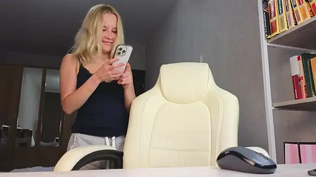 Snapshot of Marietta_Castro chatting on July 6, 5:15 pm Marietta Castro online show from July 6, 5:15 pm