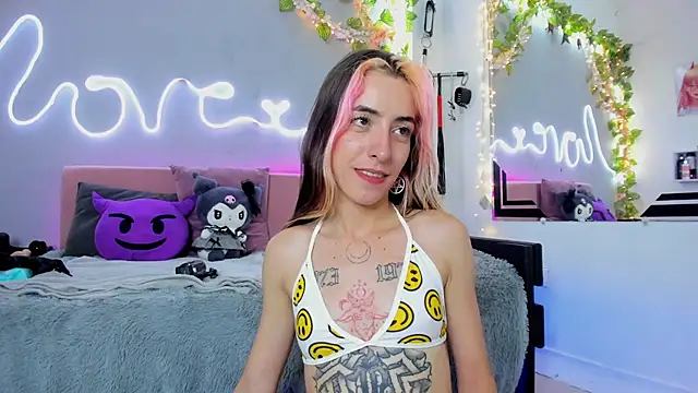 Snapshot of YouliteSllut2 chatting on February 14, 3:00 am YouliteSllut2 online show from February 14, 3:00 am