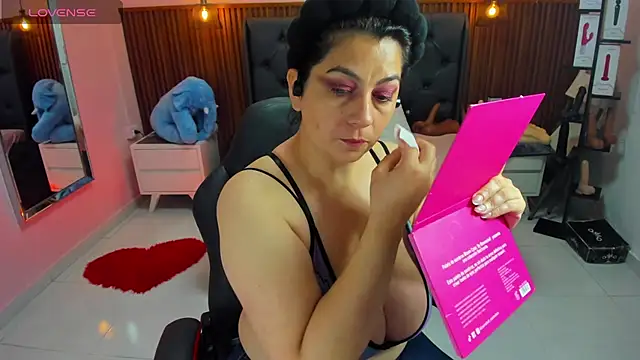 Snapshot of MEYLAGIA chatting on May 2, 4:06 am MEYLAGIA online show from May 2, 4:06 am