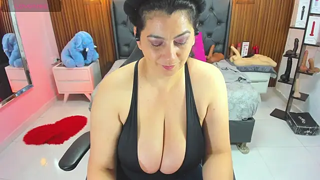 Snapshot of MEYLAGIA chatting on May 8, 3:12 am MEYLAGIA online show from May 8, 3:12 am