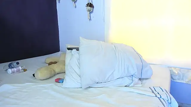 Leamonroe   online show from April 14, 6:47 pm