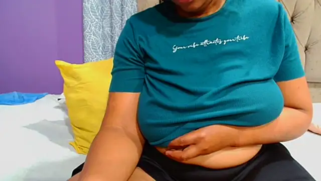 YELLOWBUSTYMELLONS online show from February 21, 6:09 pm